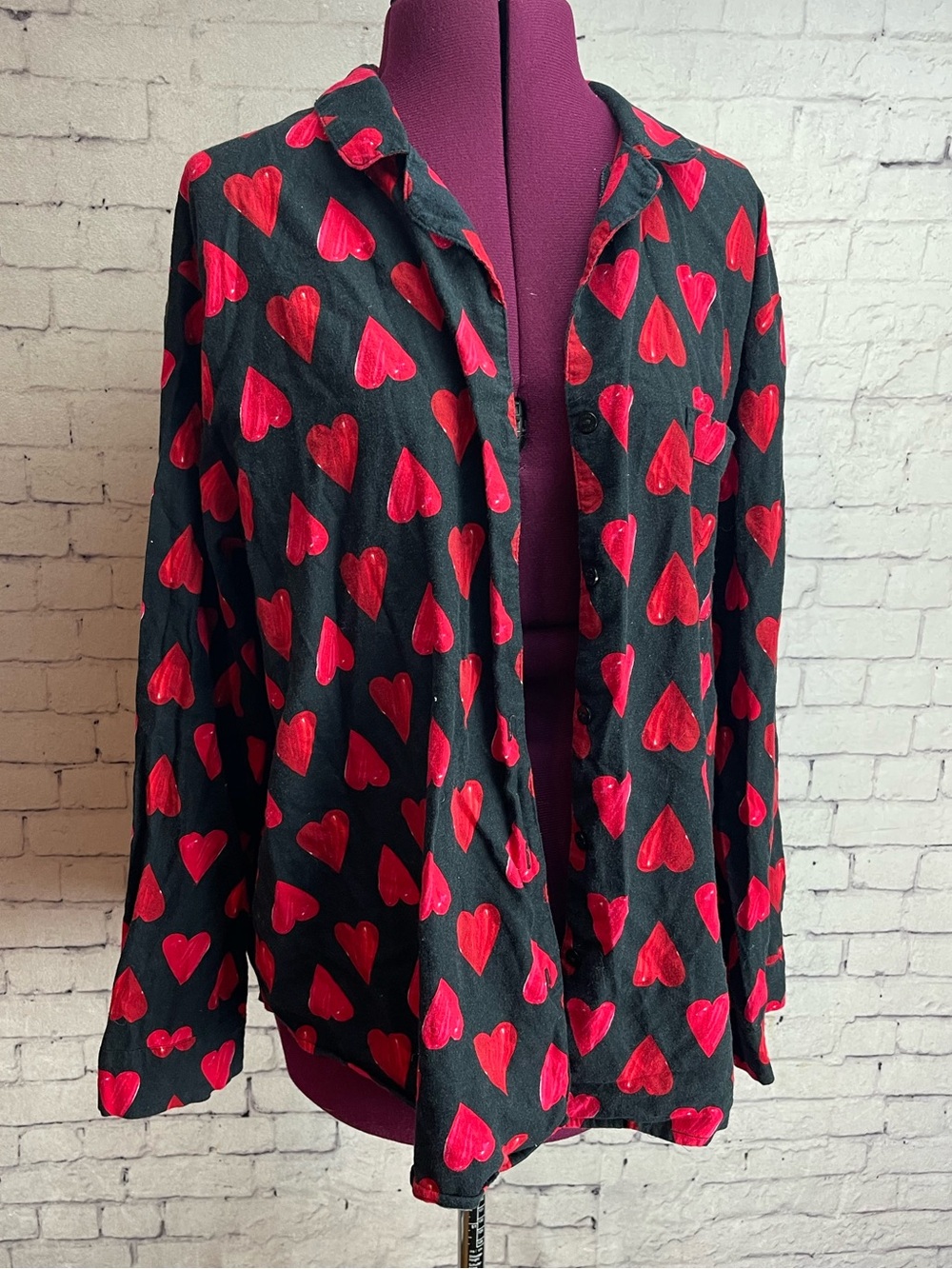 Victoria’s Secret size XL long sleeve button down pajama top black red hearts